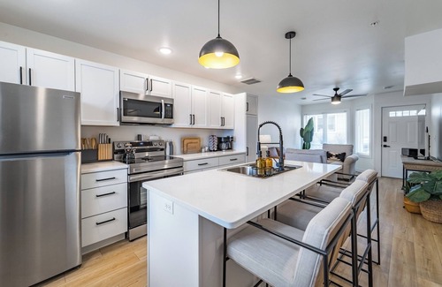Wausau House | Modern Luxury 3 Bedroom Townhouse by Lakes