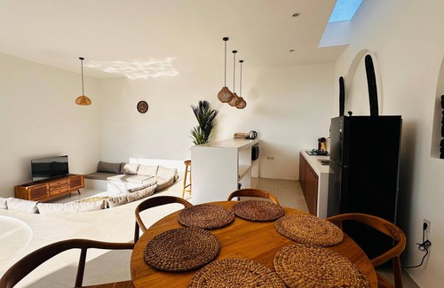 Pererenan Villa | Modern & Luxury 3BR villa with tropical vibes
