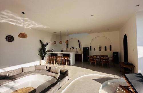 Pererenan Villa | Modern & Luxury 3BR villa with tropical vibes