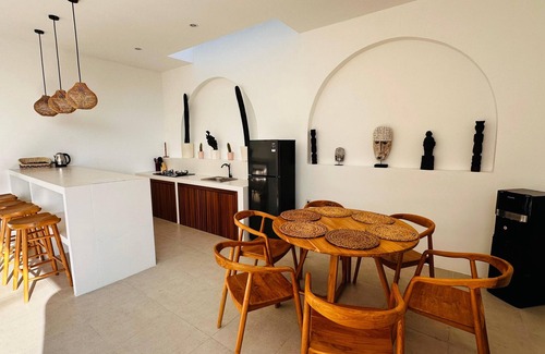 Pererenan Villa | Modern & Luxury 3BR villa with tropical vibes