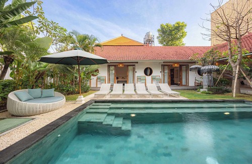 Central Seminyak Villa | Modern & Luxury 4BR Villa in Seminyak w/Fast Wifi