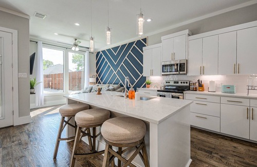 West Dallas House | Modern Luxury - Amazing Backyard! In Dallas - Near Everything!