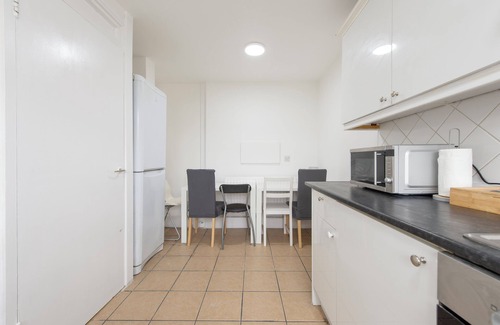 Tower Hamlets Apartment | Modern Luxury Apartment Near Mile End