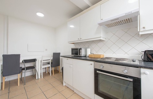 Tower Hamlets Apartment | Modern Luxury Apartment Near Mile End