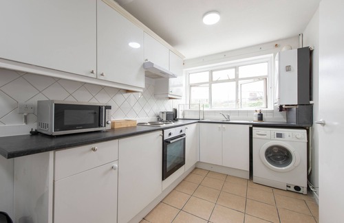 Tower Hamlets Apartment | Modern Luxury Apartment Near Mile End