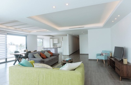 Labone Apartment | Modern Luxury Apartment in the heart of Accra - balcony, pool and gym access