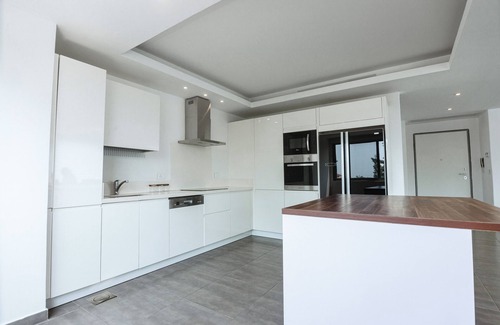 Labone Apartment | Modern Luxury Apartment in the heart of Accra - balcony, pool and gym access