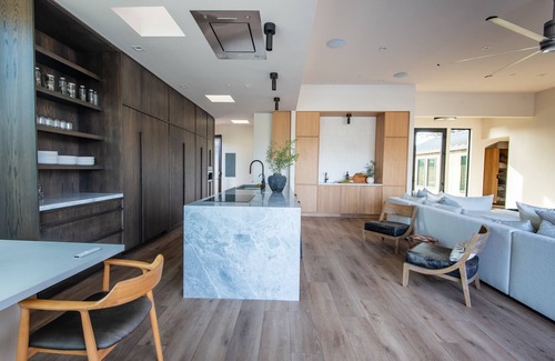 Stinson Beach House | Modern luxury beach house. Hot tub. On Seadrift Lagoon