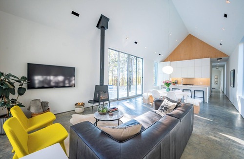 Broken Bow Cabin | Modern Luxury Cabin | Hot Tub + 2 King Suites