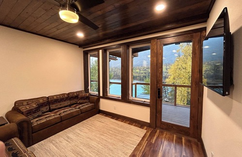 Cooper Landing Condo | Modern Luxury Condo with River Views in Cooper Landing