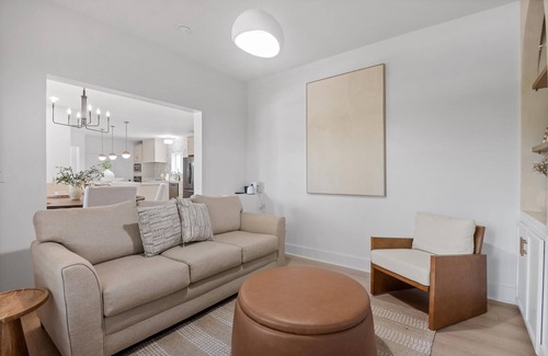 Rossville House | Modern Luxury + Comfort Pet-Friendly Home Close to Chattanooga