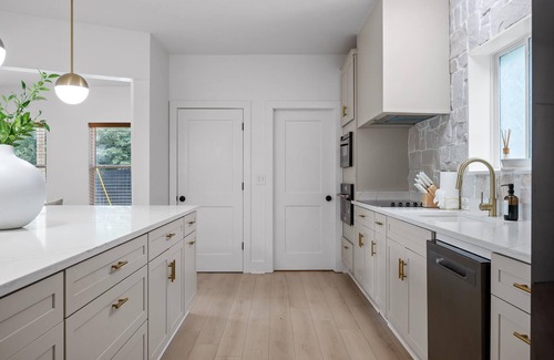 Rossville House | Modern Luxury + Comfort Pet-Friendly Home Close to Chattanooga