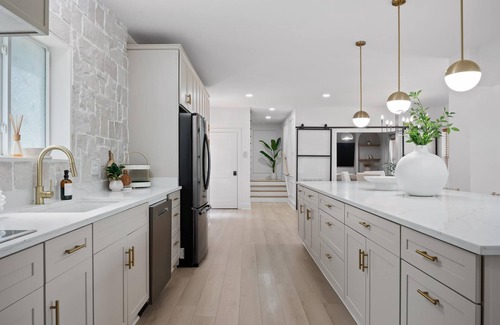 Rossville House | Modern Luxury + Comfort Pet-Friendly Home Close to Chattanooga