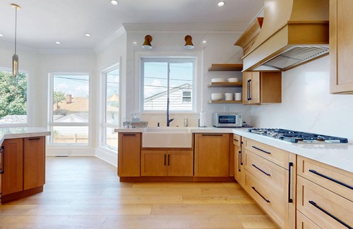 Margate City House | Modern Luxury Designer Getaway- 5 bedrooms
