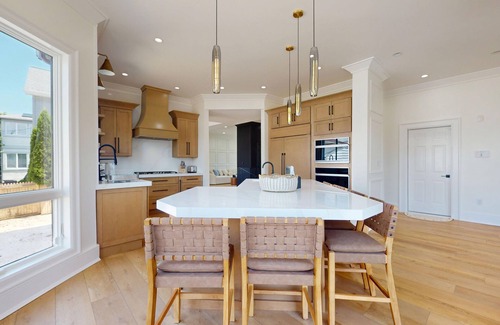 Margate City House | Modern Luxury Designer Getaway- 5 bedrooms