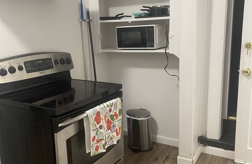 Willimantic Apartment | Modern Luxury Downtown Apartment-3 minutes from Eastern University