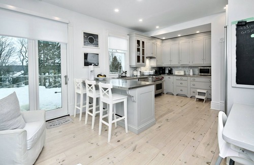 The Blue Mountains House | Modern Luxury Farmhouse - Seasonal/Monthly rental only
