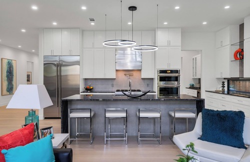 Northwest Dallas House | Modern Luxury Family Retreat - Relax, Induldge and Enjoy the City with Style