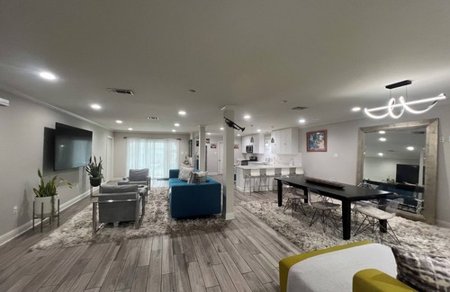 Fillmore House | Modern Luxury Getaway/Spacious 3BR-3BA /5-12 Min. to ALL TOP NOLA Attractions