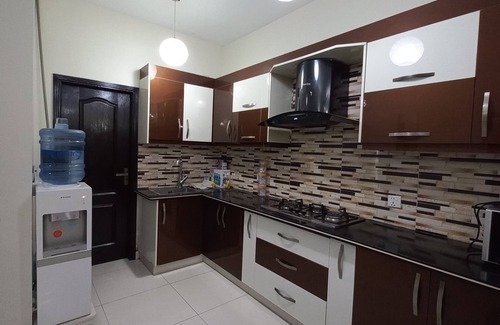 Gulshan-e-Iqbal Apartment | Modern Luxury Guest Apartment. 5 Minutes To The Shopping Mall & Theme Park