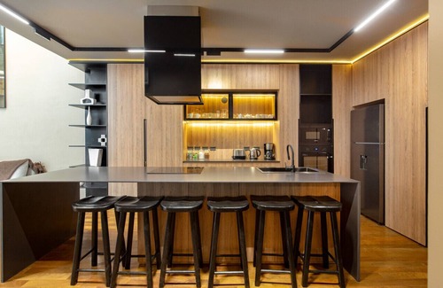 Palermo House | Modern Luxury Home Perfect for Couples & Families - Safe and Quiet Neighborhood