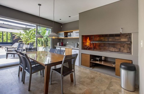 Palermo House | Modern Luxury Home Perfect for Couples & Families - Safe and Quiet Neighborhood