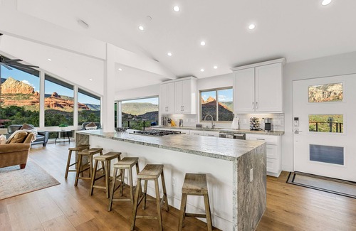 Uptown Sedona House | Modern Luxury Home in the Heart of Uptown! 360 Degree Red Rock Views. Pool/Spa