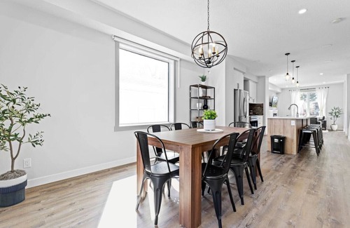 Jasper Place House | Modern Luxury Home - King Bed Arcade WEM A/C