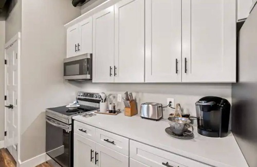 Gallatin Apartment | Modern Luxury Loft in Historic Downtown Gallatin
