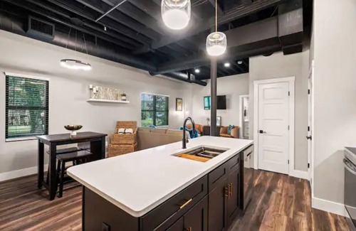 Gallatin Apartment | Modern Luxury Loft in Historic Downtown Gallatin