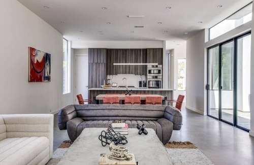Northwest Dallas House | Modern Luxury Midway Hollow - Yard - Driem House