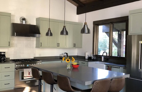 Blue River House | Modern luxury mountain chalet, 5 mins from downtown Breckenridge