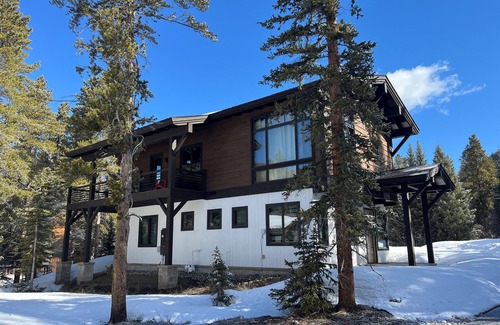 Blue River House | Modern luxury mountain chalet, 5 mins from downtown Breckenridge