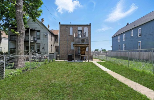 Fuller Park Apartment | Modern Luxury Near the Loop