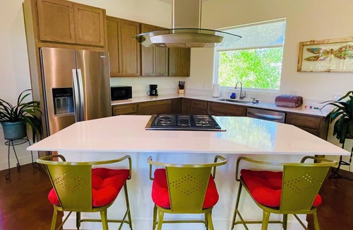La Veta House | Modern Luxury on the River w/Hot Tub
