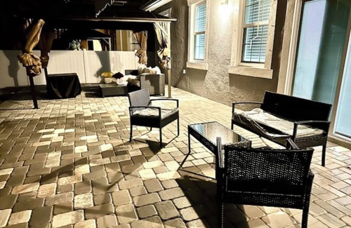 Lake Magdalene House | Modern Luxury Retreat - 10PPL