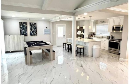 Tampa House | Modern Luxury Retreat 12PPL Pool