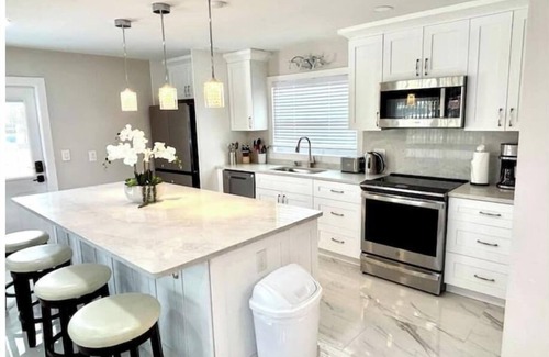 Tampa House | Modern Luxury Retreat 12PPL Pool