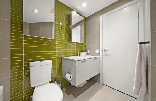 Gastown House | Modern Luxury Retreat in Vibrant Gastown with Parking