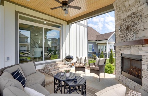 Winchester House | Modern Luxury Retreat Walk to Tims Ford Lake!