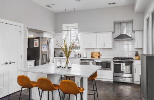 Inglewood House | Modern Luxury Rooftop Deck, 3 mi to Downtown