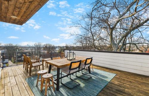Inglewood House | Modern Luxury Rooftop Deck, 3 mi to Downtown