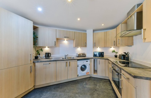 Limehouse Apartment | Modern Luxury Stylish 2-bed Apartment Steps From Canary Wharf - 612 Apartments