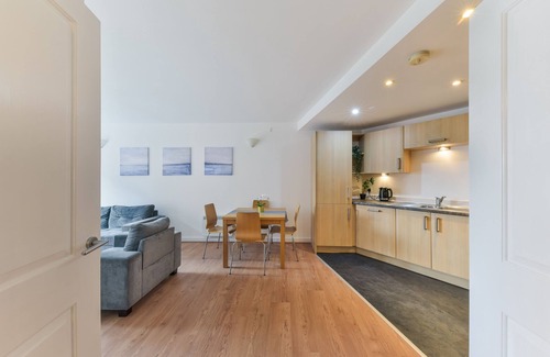 Limehouse Apartment | Modern Luxury Stylish 2-bed Apartment Steps From Canary Wharf - 612 Apartments