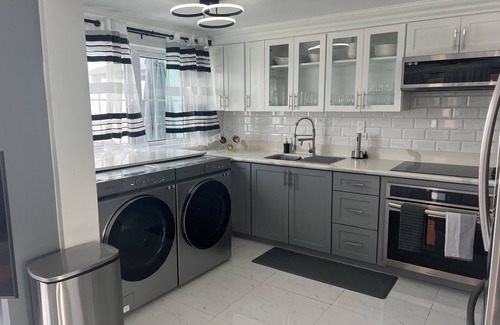 Little Bay House | Modern Luxury TH, 24 Hrs Sec Gated Comm, PVT Beach, Pool, Ocean Front, WI-FI, AC