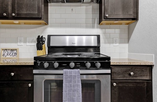 Sand Ridge Apartment | Modern luxury themed two bedroom apt in the city! Gated-Pool-Fast Wi-Fi