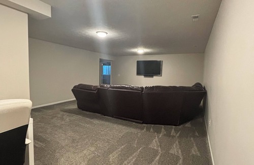 Lincoln House | Modern Luxury Townhome - Sleeps 10