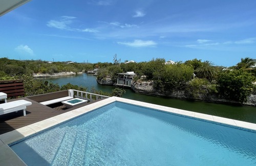 Discovery Bay Villa | Modern luxury two bedroom Villa with a private pool