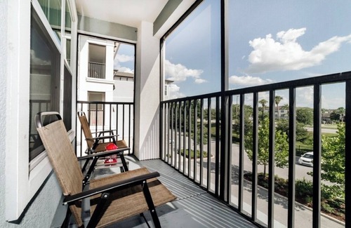 Winter Garden Apartment | Modern LuXuRy Unit in beautiful Down Town Winter Garden with WIFI, Cable & POOL