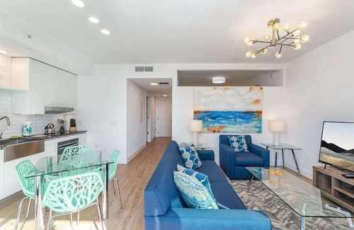 Downtown Miami Apartment | Modern Luxury w/Full Kitchen | Pool | Downtown Miami